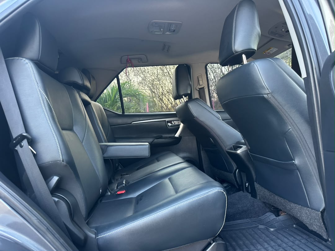 TOYOTA FORTUNER thumbnail 5